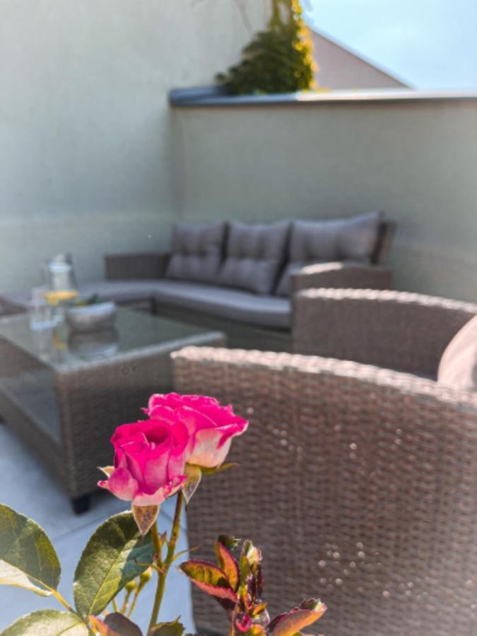 Apartman Niklan Rožnov pod Radhoštěm Exteriör bild