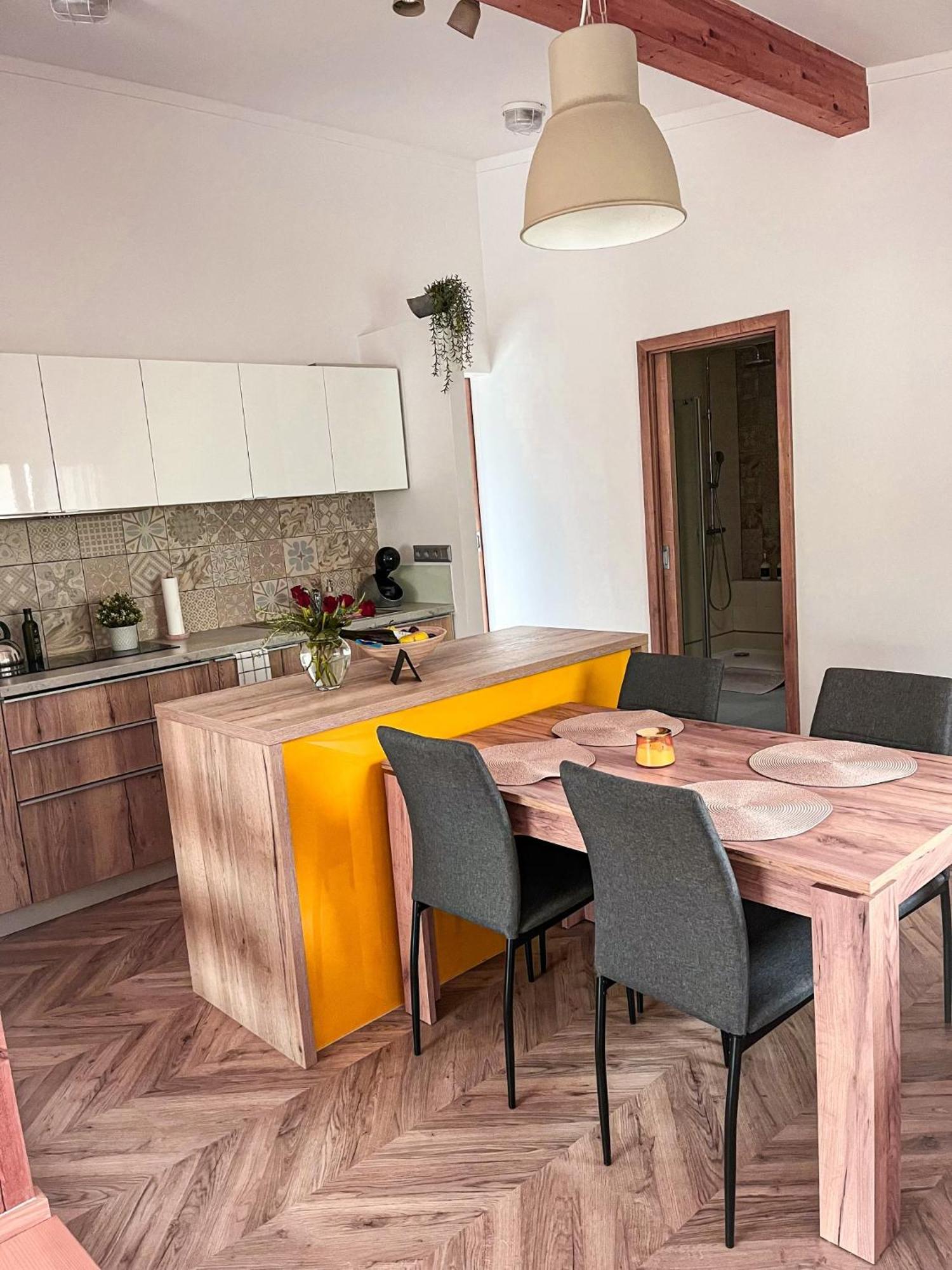 Apartman Niklan Rožnov pod Radhoštěm Exteriör bild